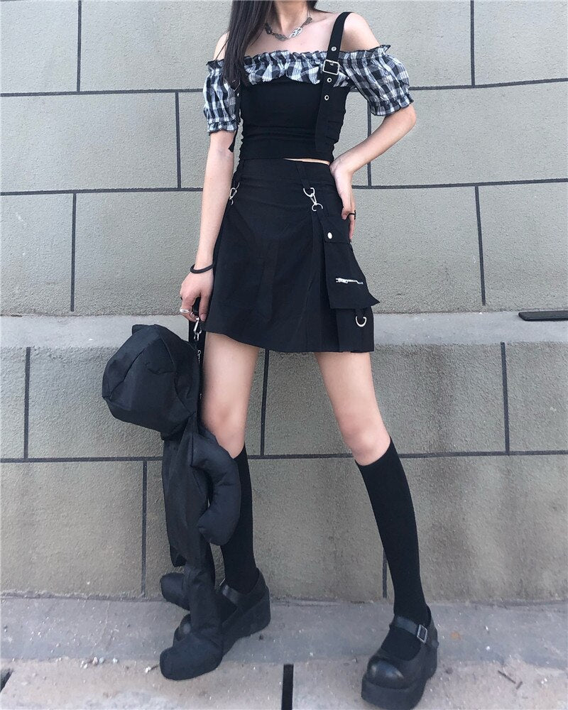 Llyge All-match Women Short Skirt Tooling  Patchwork Black Polyester Korean Street Wea RPocket Bag Chain Gothic Black Skirts