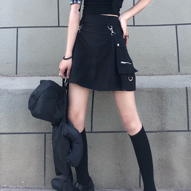 Llyge All-match Women Short Skirt Tooling  Patchwork Black Polyester Korean Street Wea RPocket Bag Chain Gothic Black Skirts