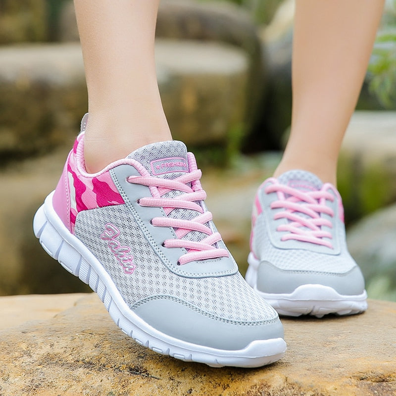 Llyge 2022  Big Size Sport Run Shoes for Women Female Outdoor Breathable Mesh Sneakers Newest Students Anti-slip Athletic Travel Light