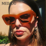 Llyge  2022 Women Cat Eye Sunglasses New Fashion Brand Designer Red Big Frame Sunglasses Female Vintage Eyewear Shades oculos de sol UV400