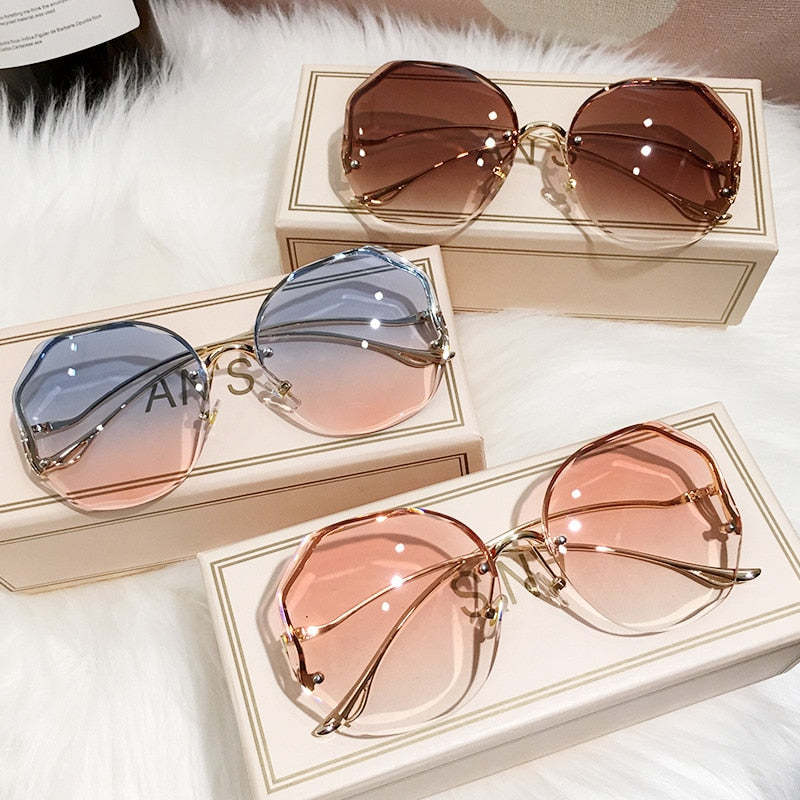 Llyge 2023  Fashion Tea Gradient Sunglasses Women Ocean Water Cut Trimmed Lens Metal Curved Temples Sun Glasses Female UV400