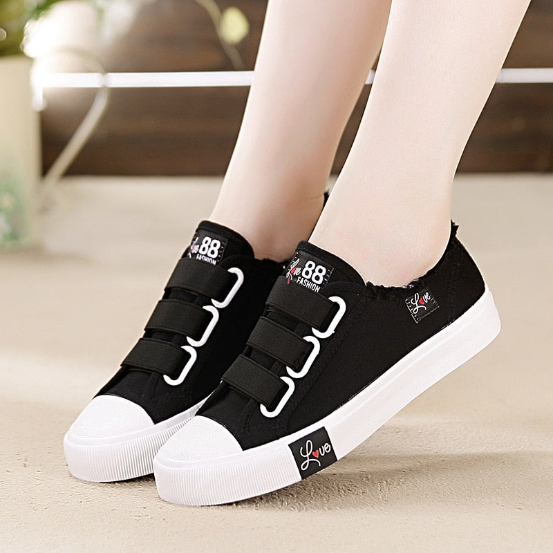 Llyge 2023 Summer New Black Canvas Shoes Ladies Flat Bottom Primary And Secondary School Students Cricket Shoes Breathable Shoes