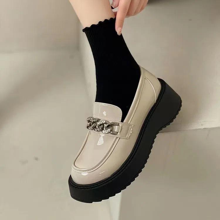 Llyge Heart-Shaped Women Lolita Mary Jane Loafers Shoes For Woman Spring Platform Shoes Ladies Loafers Vintage Soft Slip On Chain 2023